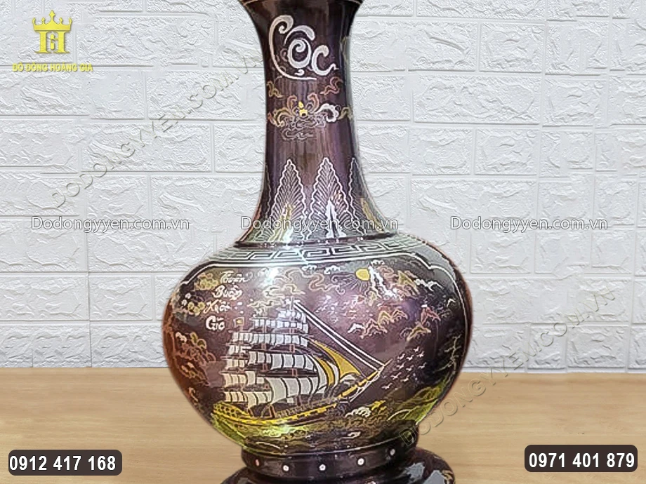 Chữ Lộc được chạm khắc theo lối thư ph&aacute;p sắc n&eacute;t